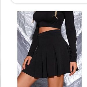 New flouncy black skirt